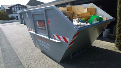 Foto eines Containers zur Entsorgung von Müll, wie zum Beispiel Bauschutt
